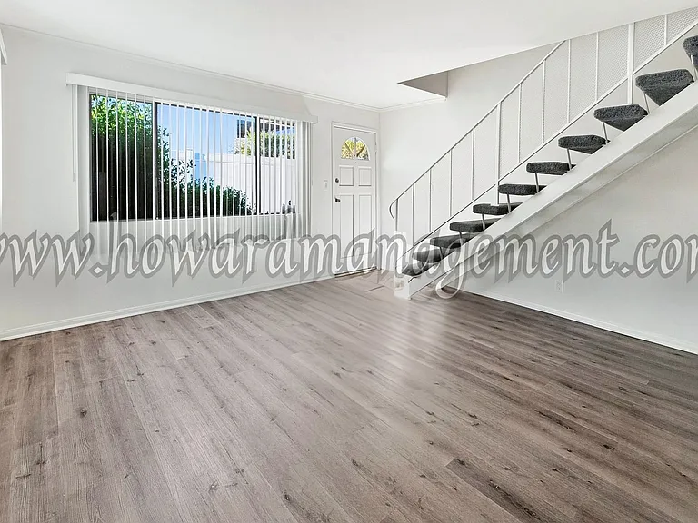 5238 Tilden — Photo 3