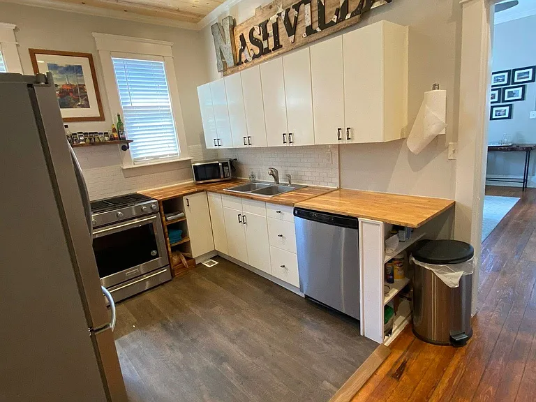 2214 Grantland Ave #B — Photo 7