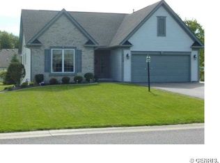 1118 S Creek Dr, Webster, NY 14580
