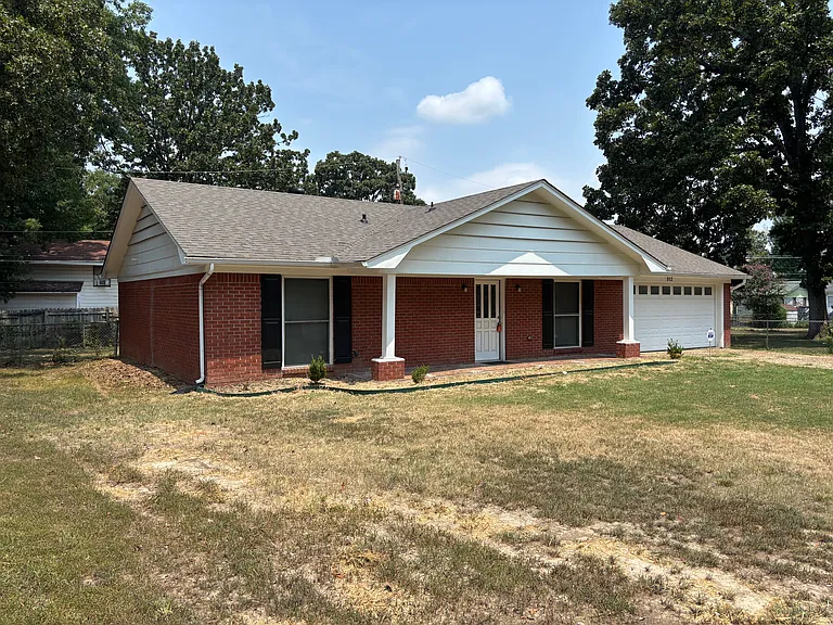 912 Gibson Ct — Photo 1