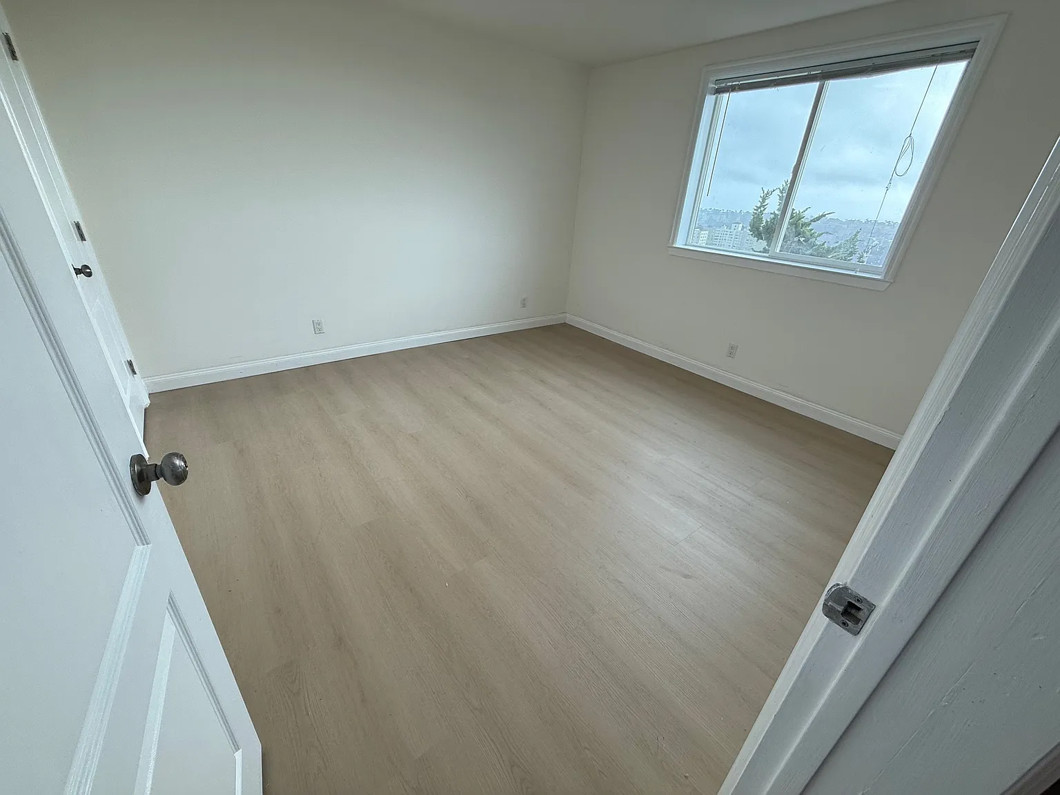 2 bed, 450 sqft, $2,500 — Photo 3