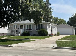 3735 Custer St, Manitowoc, WI 54220