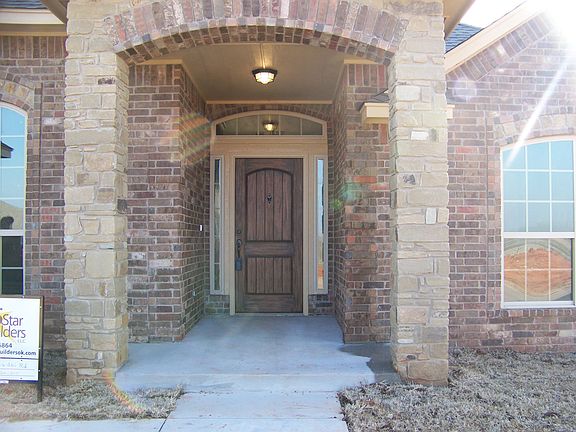 Impressive entry for an impressive home