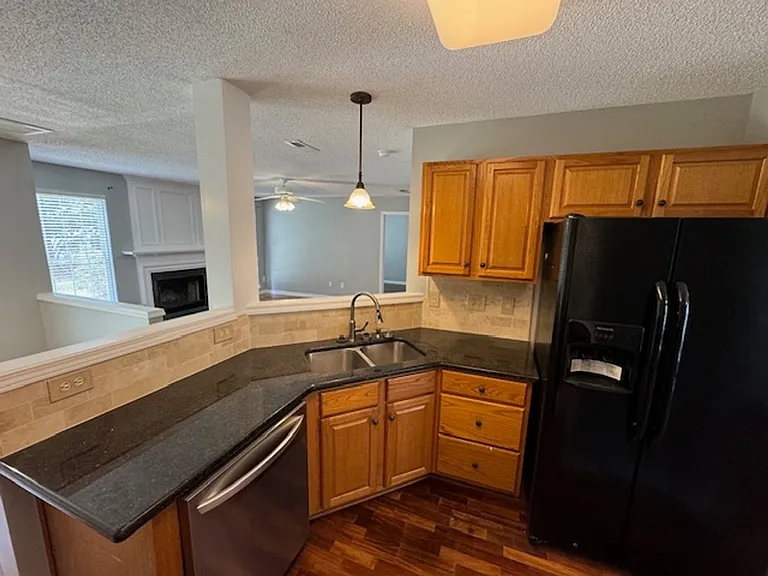 102 Alice Ct — Photo 7
