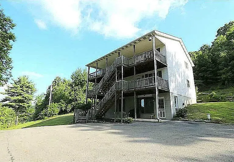 1 bed, $895 — Photo 1