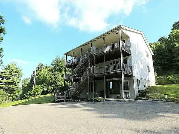 363 Perry Hwy APT 4, Harmony, PA 16037