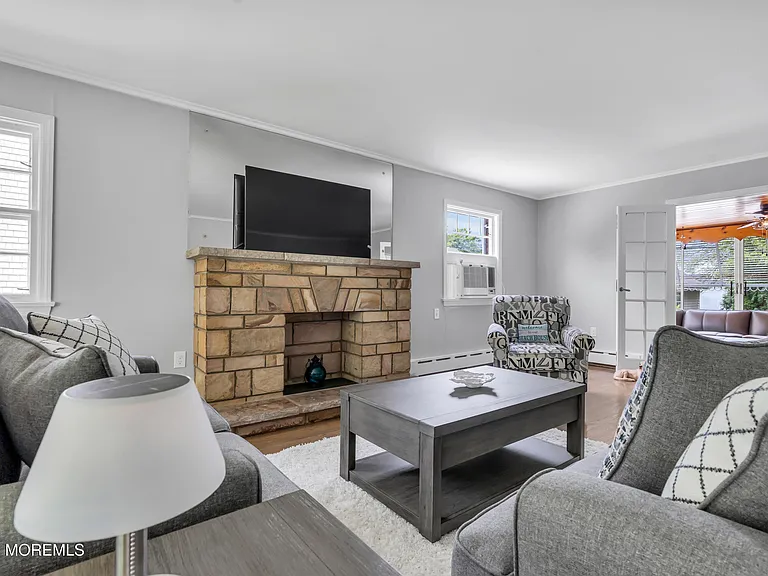 208 Trenton Blvd — Photo 3