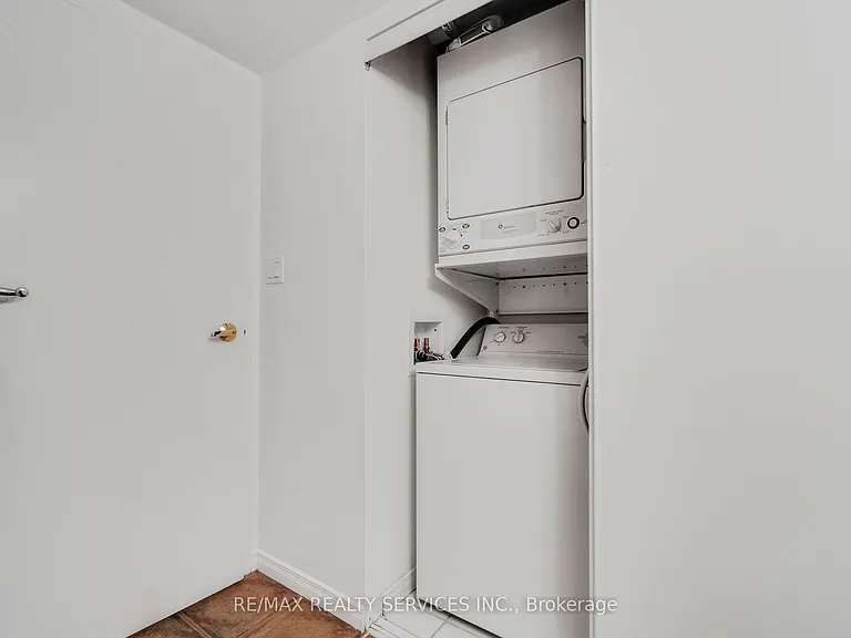 38 Western Battery Rd #632 — Photo 15