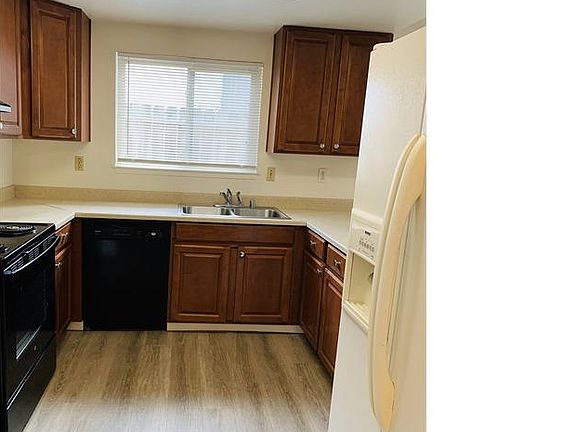 3rd image of 2221 Leland Ct