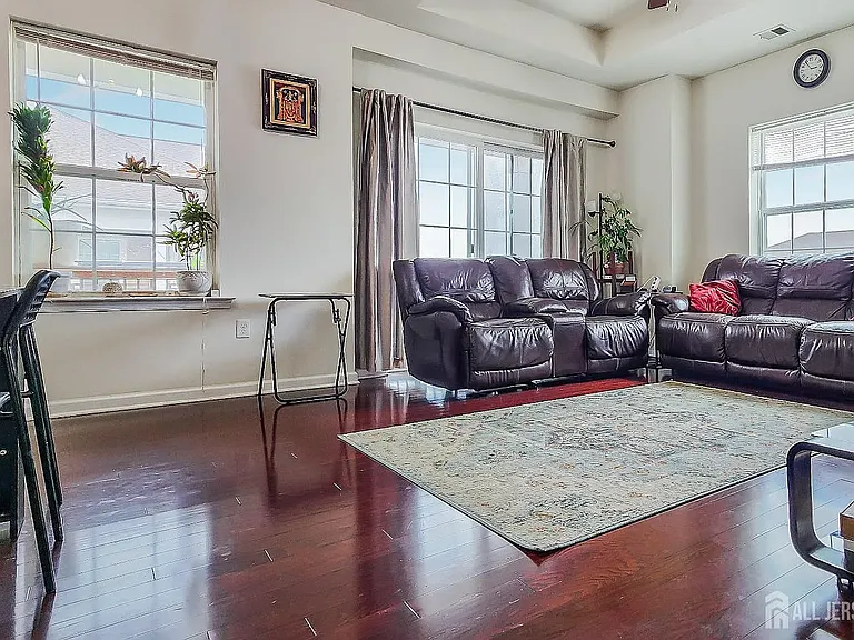 548 E Celebration Way — Photo 4