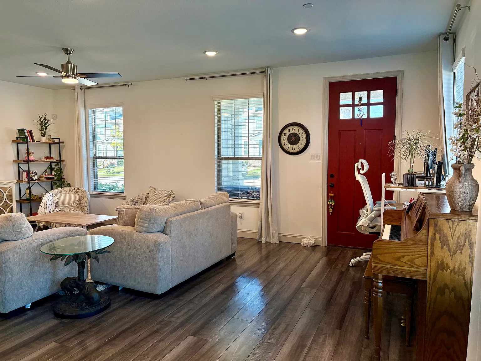3 bed, 2.5 bath, 2194 sqft, $3,100 — Photo 3