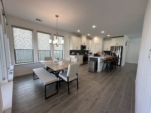3rd image of 505 Calmo Ct