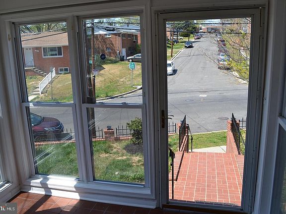 2nd image of 425 Kennedy St NE
