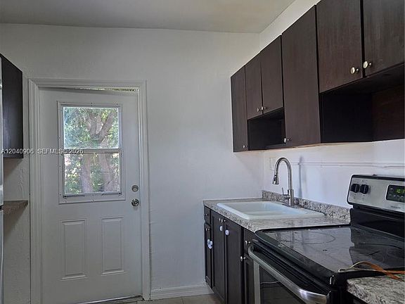 2nd image of 5223 SW 25th St