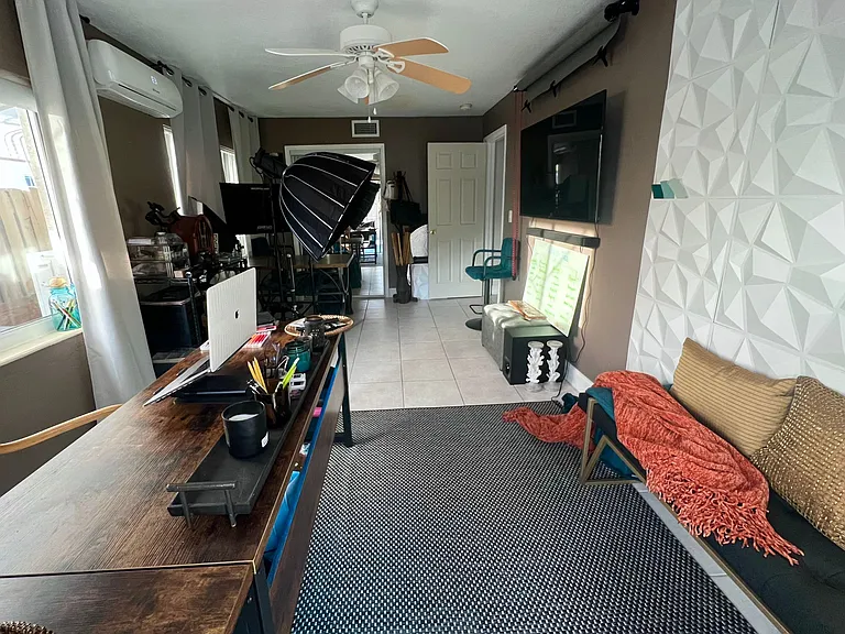 2040 NE 183rd St — Photo 58