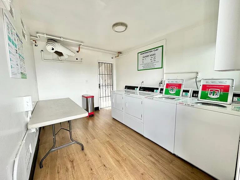 Huntington Clay Apartments — Photo 8