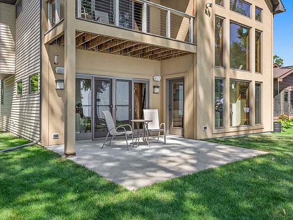 3rd image of 1029 Brighton Dr