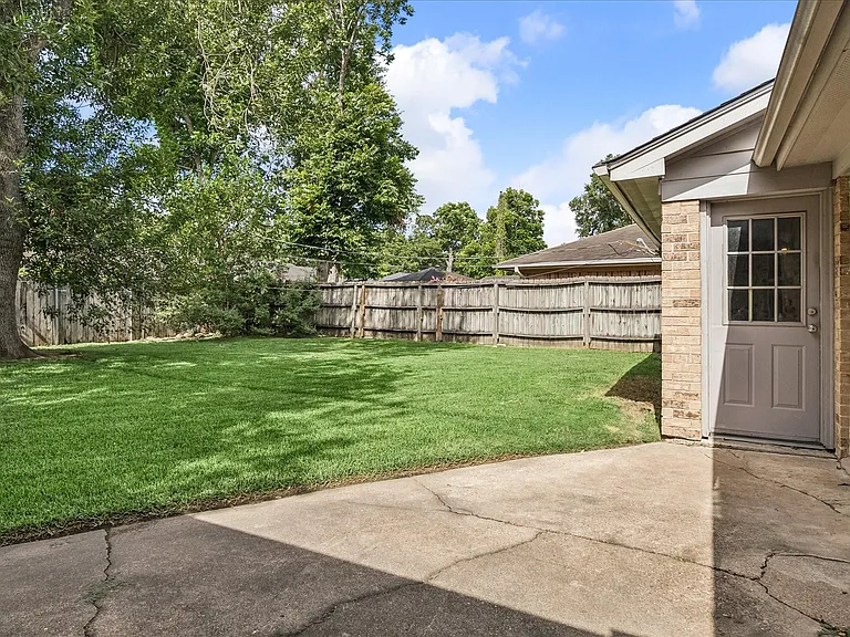 5811 Spruce Forest Dr — Photo 15
