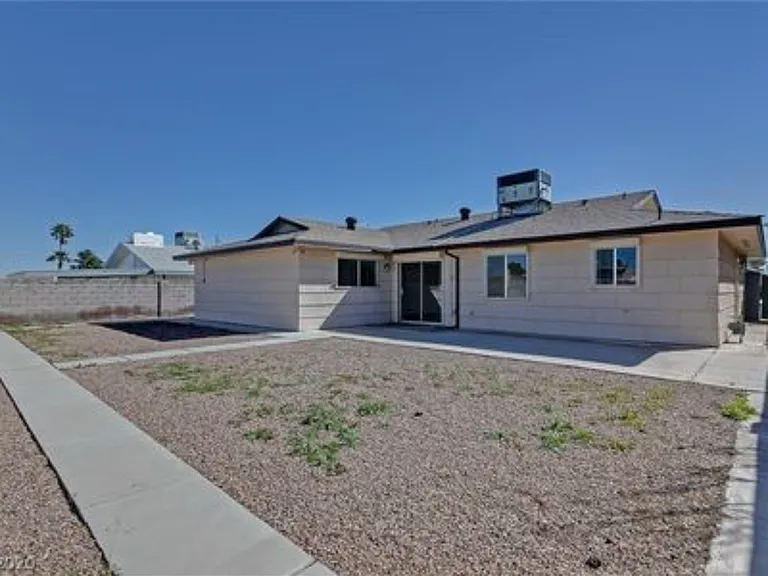 7016 Hurricane Way — Photo 4