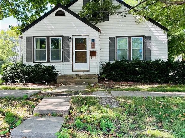106 N 6th St, Savannah, MO 64485