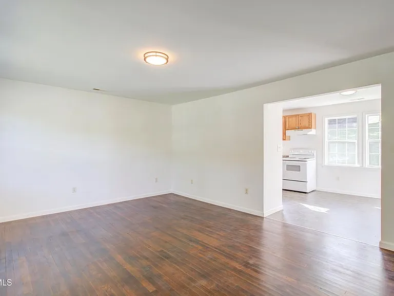 2540 Volunteer Pkwy — Photo 5