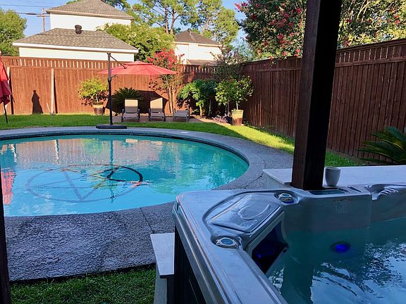 Hot Tub (365 Days) & Pool