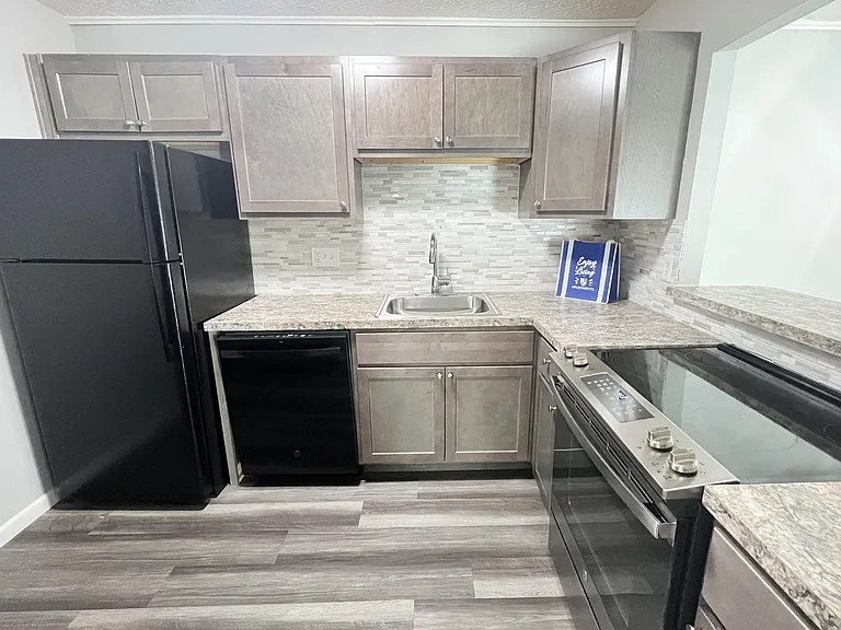 Fox Run Apartments — Photo 50
