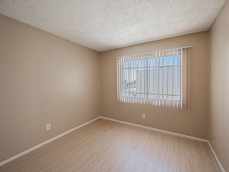 5214 N 42nd Pkwy — Photo 14