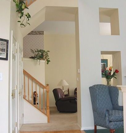 Entry Foyer w/Hardwood