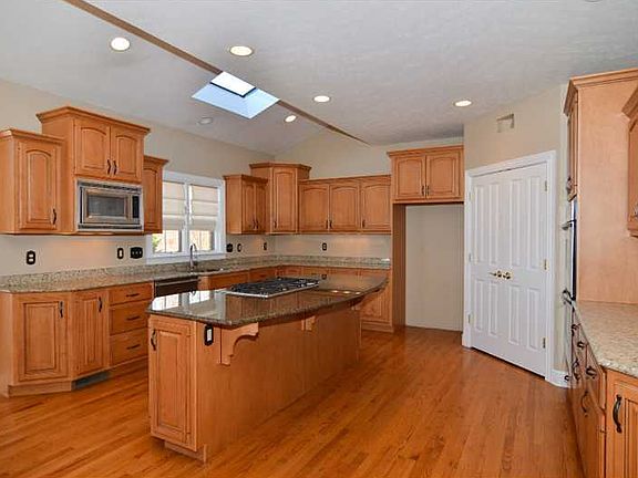 4th image of 203 Whetherburn Dr
