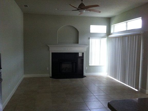 4th image of 125 Longview Way N