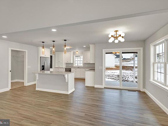 5th image of 20 Rolling Meadow Rd