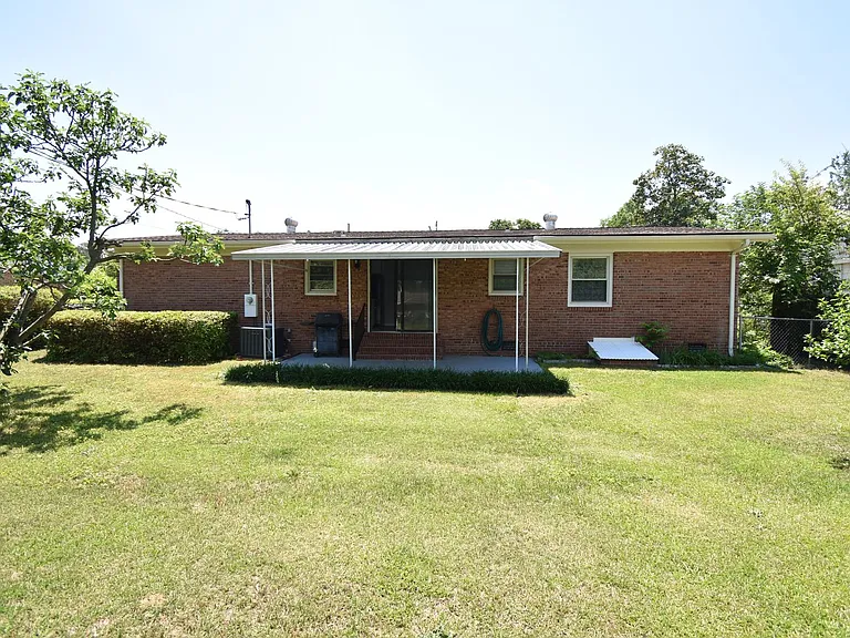 328 Desmond Dr — Photo 20