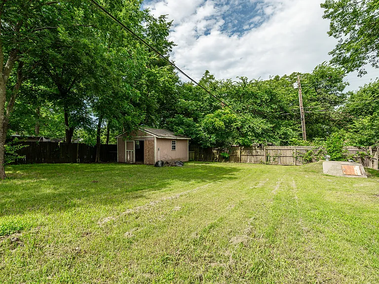 604 S Maxey St — Photo 17