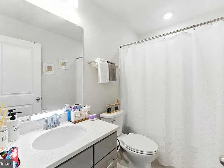 406 Honeyberry Ln — Photo 30