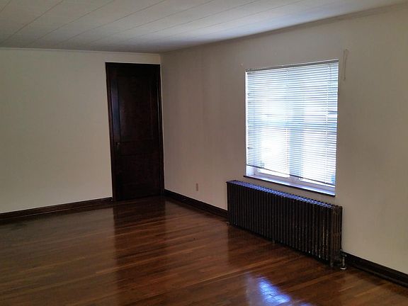 4th image of 705 Saint Joseph Ln