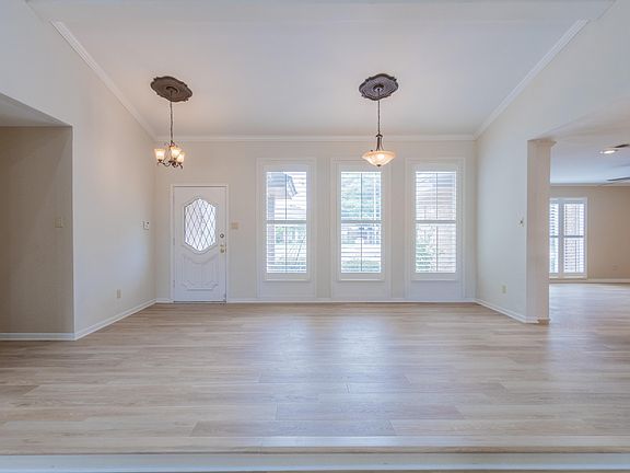 4th image of 303 York Ave