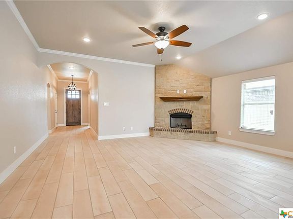 3rd image of 2803 Crystal Ann Dr