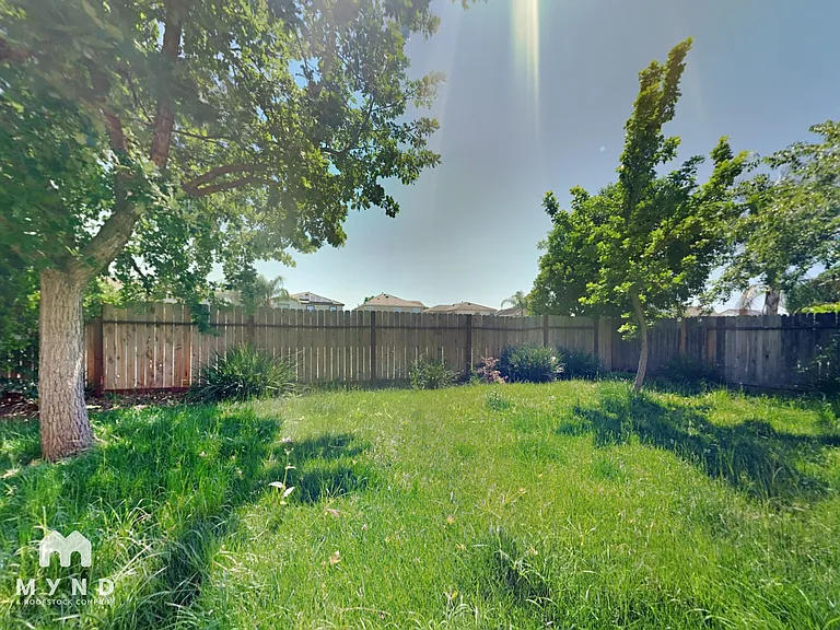 2742 Chateau Montelena Way — Photo 33