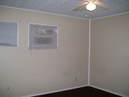3rd image of 3948 Thompson Dr