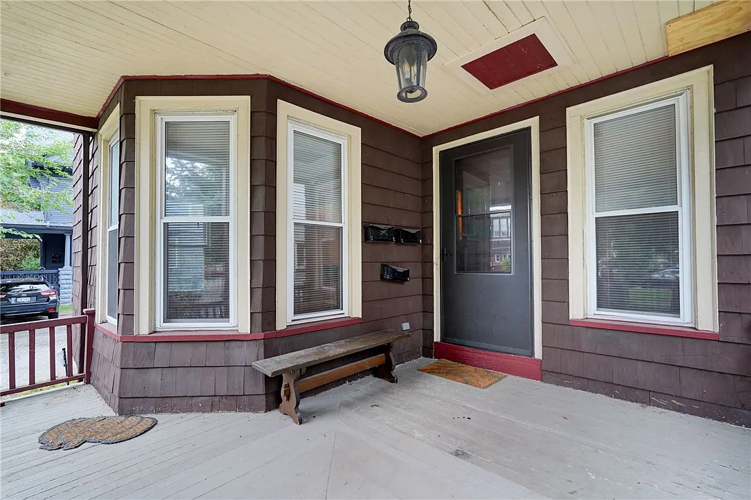 86 Kenilworth Ter — Photo 2