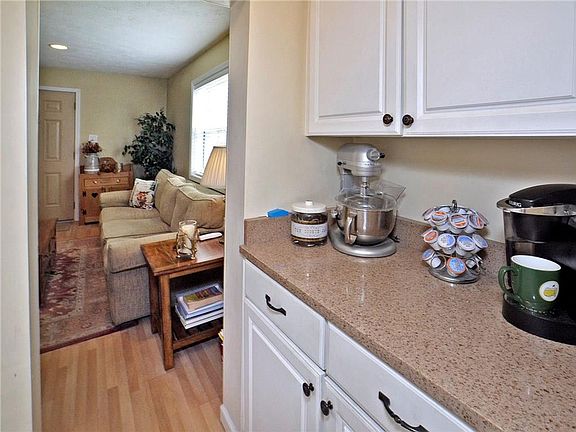 2nd image of 1328 Pocono St Floor 1-L