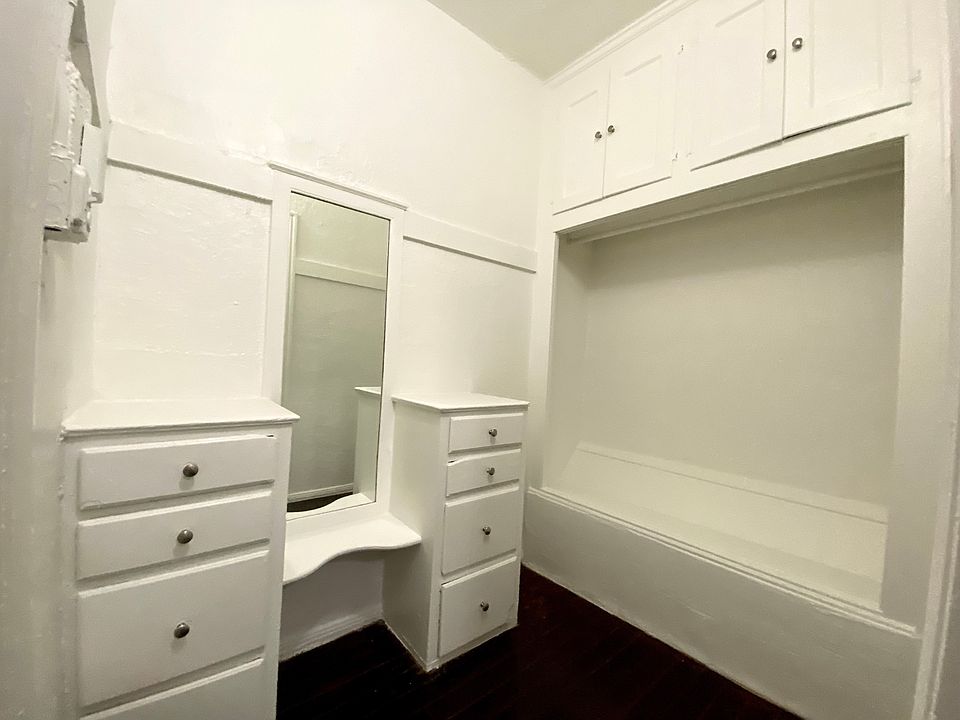 1st image of 849 S Oxford Ave #109