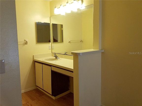 5th image of 2404 King Oak Ct