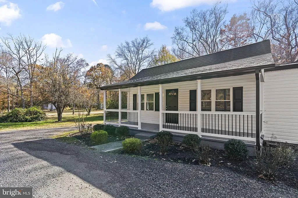 2 bed, 1.0 bath, 900 sqft, $1,900 — Photo 1