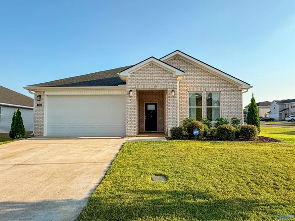 124 Harvest Moon Dr, Harvest, AL 35749