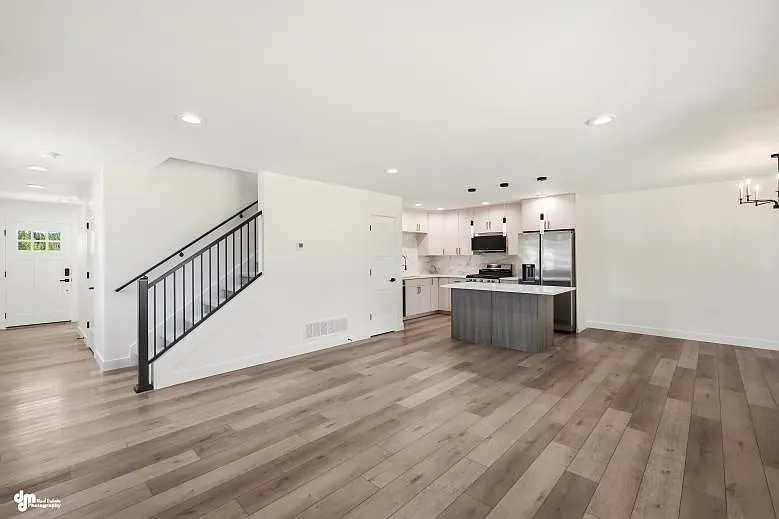 3 bed, 2.5 bath, 1588 sqft, $2,600 — Photo 2
