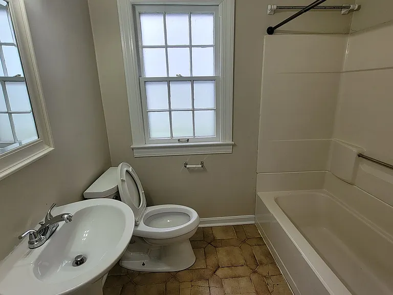 202 Fenley Ave — Photo 10