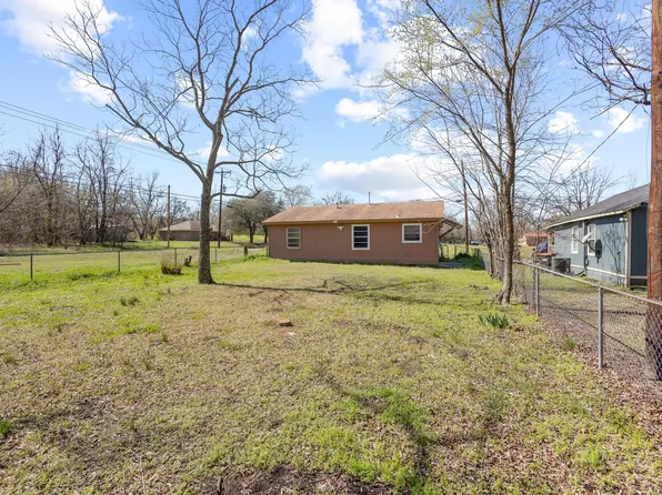 916 8th St NW, Paris, TX 75460