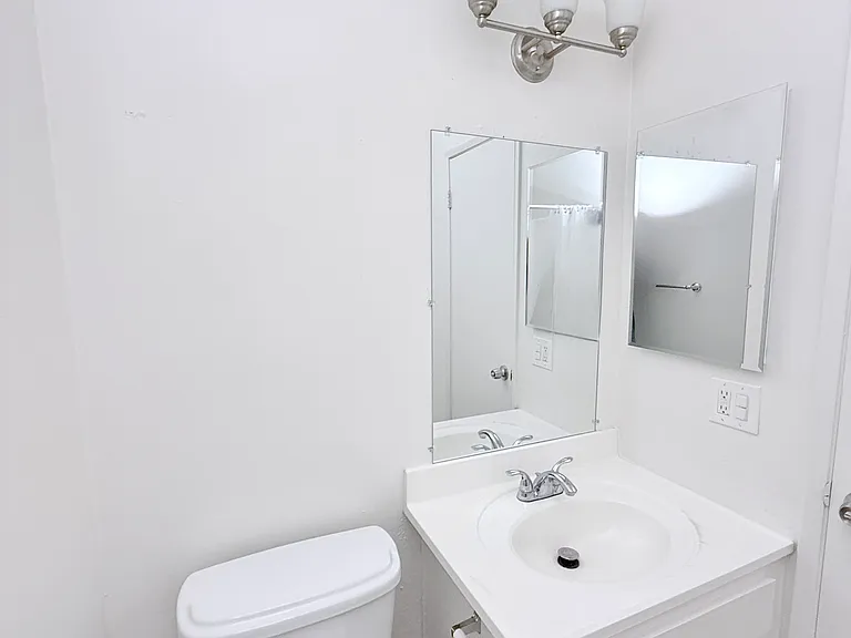 7355 Woodley Ave #8 — Photo 11